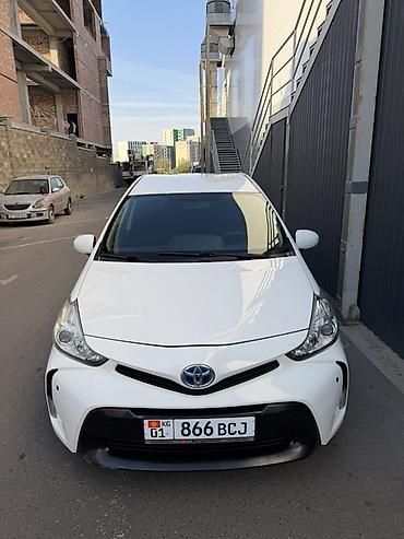 Toyota: Toyota Prius V: 2017 г., Гибрид, Универсал — 10