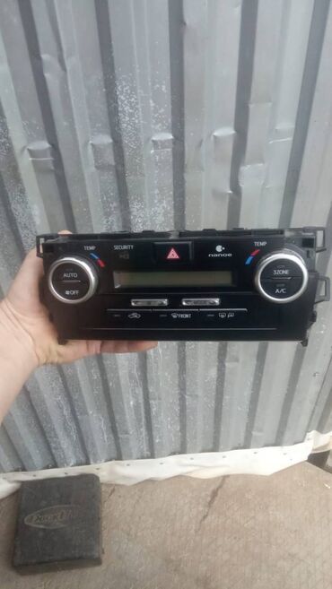 Su nəqliyyatı: Toyota camry üçün 3 zanalı klimat kontrol