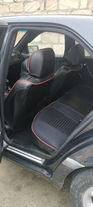 Mercedes-Benz: Mercedes-Benz C-Class: 1.8 l | 1996 il Sedan — 9