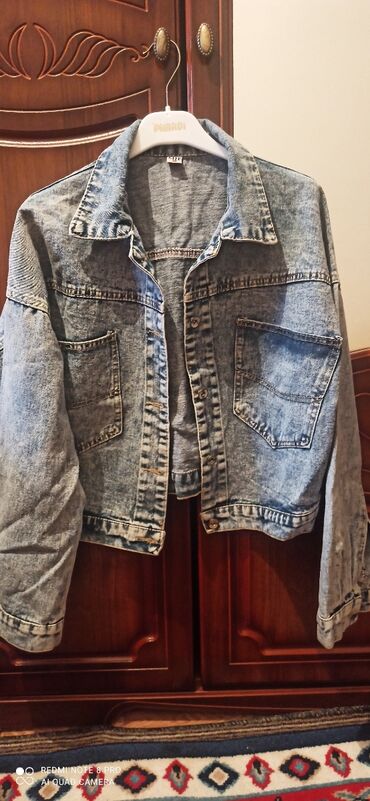 Новая джинсовая куртка Фенди. Размер стандарт от 44-48. Цена 1000 сом