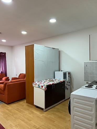 hotel zemun: Izdajem stan u ulici Nikole Grulovica 4b u centru naselja. Stan je — 7