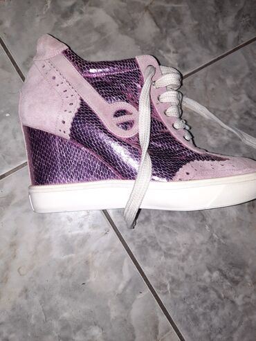 Women's Sneakers and athletic shoes: 38 — 6
