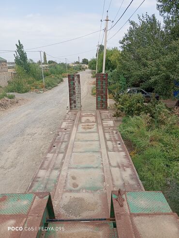Razılaşma yolu ilə Yevlax rayon Aran qəsəbəsində yerləşir. Tam