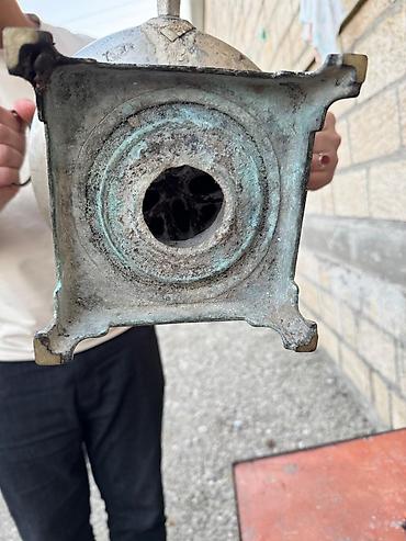 Qədim samovarlar: Məhsul: Köhnə tip samovar (kömür/odunla işləyən) Təsvir: - Material — 2