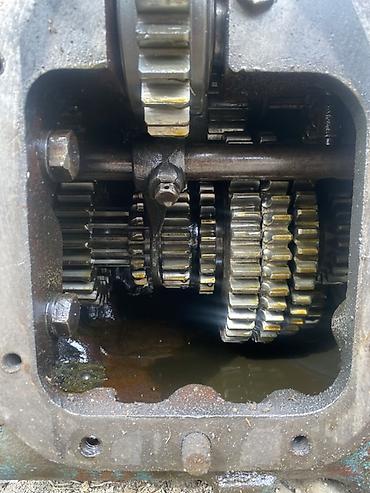 Двигатели, моторы и ГБЦ: Продам от мтз 82 Мост с полуойсом и ступицами Каропка(КПП) — 5