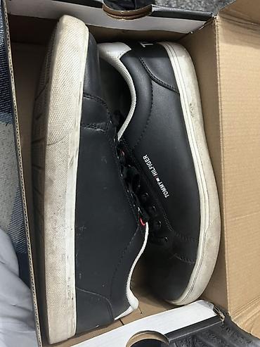 Мужские кроссовки, 44, 45, Tommy Hilfiger, Б/у, цвет - Черный, Самовывоз, Платная доставка
