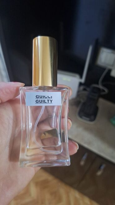 Ətriyyat: Müxtəlif brendlərdən olan ətirlər təklif olunur. Kolleksiyaya Dior — 10