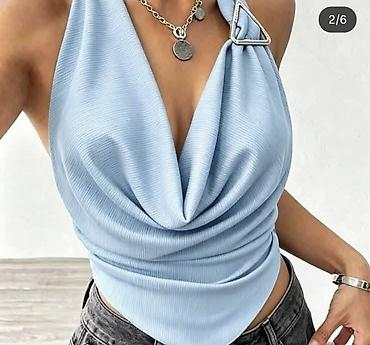 dylan blue: Majica crop top bez rukava sa drapiranim „waterfall“ dekolteom i — 4