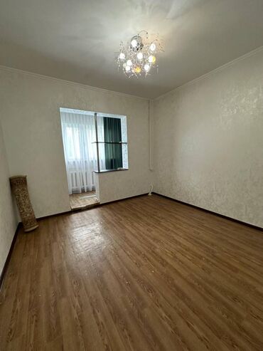 продаю 2х команатную квартиру в 7 мкр: 2 комнаты, 52 м², 105 серия, 3 этаж, Евроремонт
