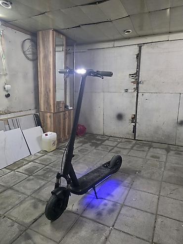 electrikli scooter: İşlənmiş Elektrik samokat 10", > 1000 Vt, 36 - 45 km/s, Ünvandan götürmə — 2