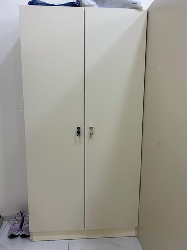 qapi ikinci əl: 2 qapili kilidli dolab,içi polkalidi,çox yaxşı vəziyyətdədir.Evdə