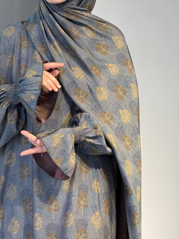 Повседневные платья: Абая с хиджабом из мягкой струящейся ткани с благородным сатиновым — 1