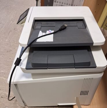 Printerlər: Model: HP laserjet Pro MFP M280nw. Rengli printerdir, ela