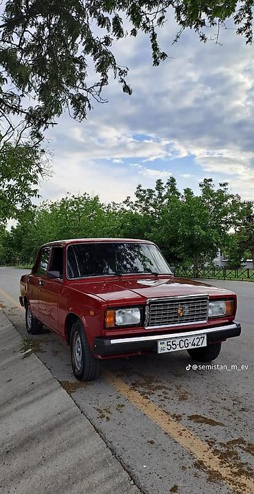 ucuz elektrikli avtomobil: Vaz 2107 sedan – klassik görünüşlü, tünd qırmızı rəng. Xarici — 3