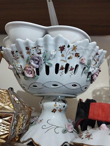 Porcelan bəzək qabı – ayaqlı, açıq işıqlı (perforasiyalı) kase -