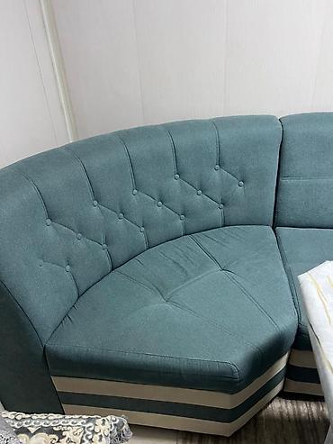 sofa: Срочно ‼️ Диван из трех частей. Можно по разному переставить. Есть — 2