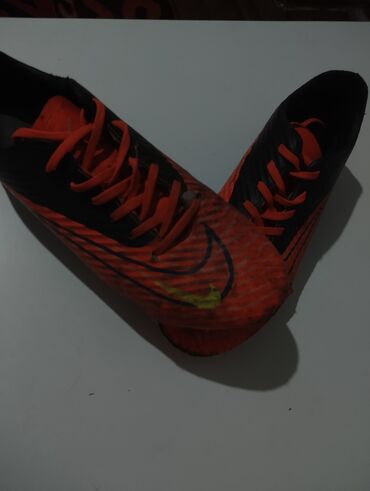 обувь зимный: Эркектердин кроссовкасы, 38.5, Nike, Колдонулган, түсү - Ток сары, Өзү алып кетүү