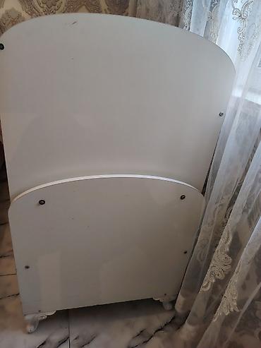 beshik: Oğlan və qız üçün, İşlənmiş, Dördbucaq, Beşik, Dəstsiz, Matras ilə, Yellənmə mexanizmsiz — 6
