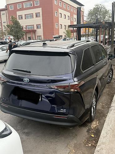 Toyota: Toyota Sienna: 2023 г., Гибрид, Минивэн — 2