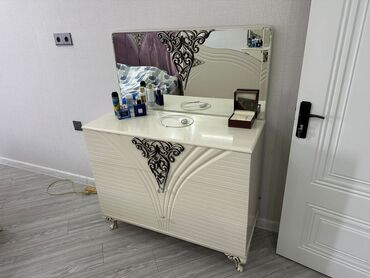 Yataq otağı dəstləri: İkinəfərlik çarpayı, Komod — 2