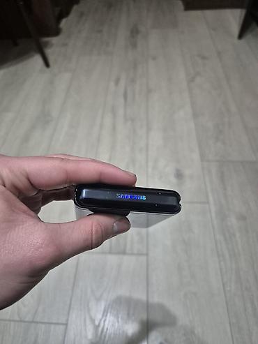 Samsung: Samsung Z Flip, Б/у, 256 ГБ, цвет - Черный, 1 SIM, eSIM — 8