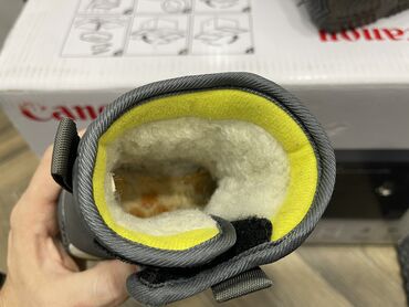 Детская обувь: Продаю детскую обувь б/у: ботинки Зимние, теплые. В хорошем состоянии — 2