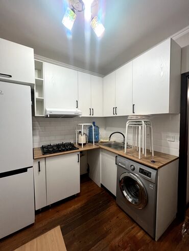 продам срочно 4 х комнатную квартиру: 3 бөлмө, 61 кв. м, 104-серия, 4 кабат, Евроремонт