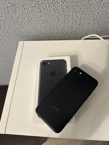 Apple iPhone: IPhone 7, 32 GB, Jet Black, Barmaq izi
