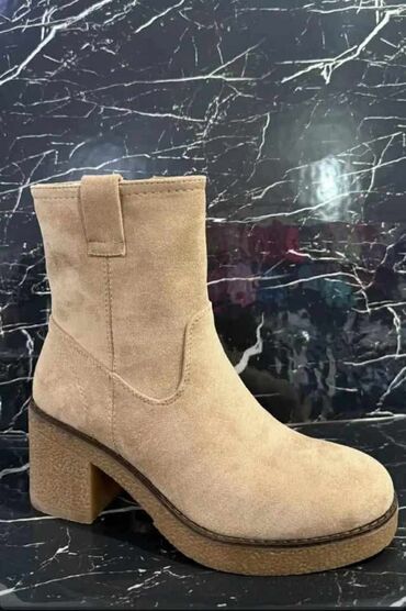 Čizme: Cizmice

NABAVKA
36-41
4300 din 💥 — 17