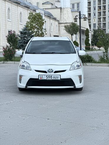 срочно продать машину: Toyota Prius: 2015 г., 1.8 л, Вариатор, Гибрид, Хэтчбэк