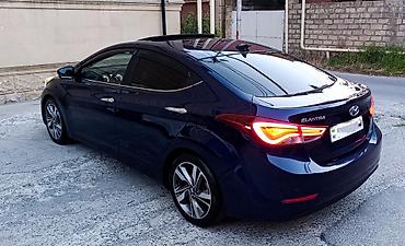 spoiler elantra 2017: Hyundai Elantra sedan – tünd mavi rəng, aerodinamik kuzov və xrom — 10