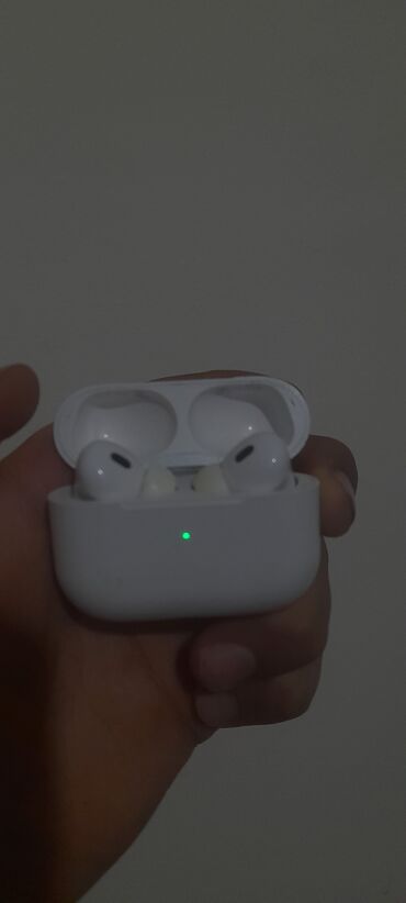 работа в бишкеке без опыта официант: Air Pods. прадаю за 1000сом. все работает отлично звук бешеный