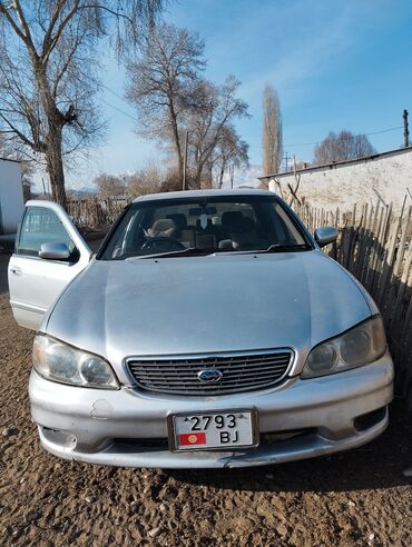 аварийный машина сатылат: Автомобиль Nissan Cefiro серебристого цвета. Этот седан оснащен