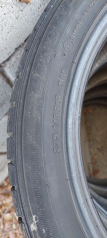 Комплект зимних шин Dunlop - Размер: 235/45 R18 - Индекс