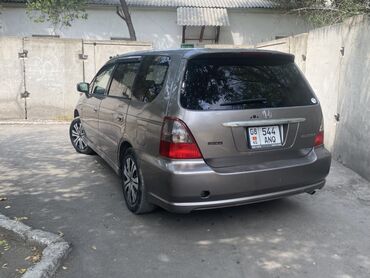 грузовые техники: Минивэн Honda Odyssey, выполненный в практичном сером цвете