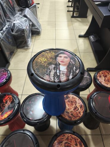 Darbukalar: Zərb aləti 
Darbuka çexolu da var üstündə — 8