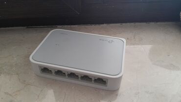 Modemlər və şəbəkə avadanlıqları: 5 Portluq TP link idarə olunmayan switch. Yeni alınıb. İşləkdi lalafo.az -da Modemlər və şəbəkə avadanlıqları: 5 Portluq TP link idarə olunmayan switch. Yeni alınıb. İşləkdi