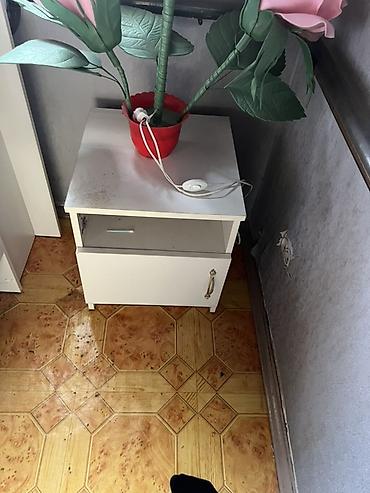 Спальные гарнитуры: Спальный гарнитур в современном светлом исполнении. Состав: - — 2