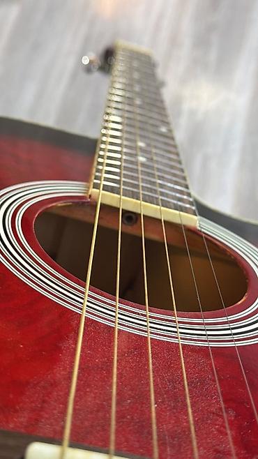 ukulele gitar: Akustik gitar – H.I.H brendi, qırmızı-sunburst rəngli, kəsikli — 3