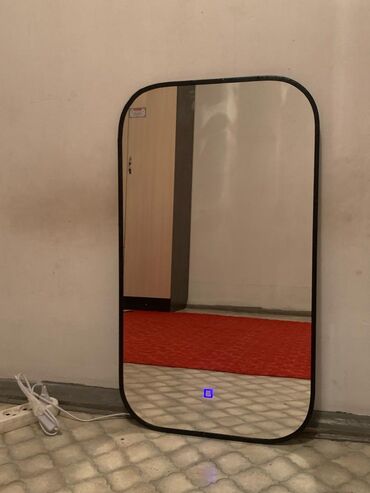 зеркало настенное: Зеркало с подсветкой в наличии