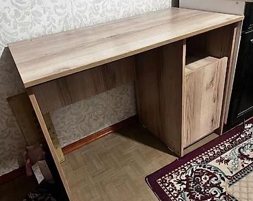 Мебель: Письменный/компьютерный стол из ЛДСП в оттенке «дуб» с натуральной — 1