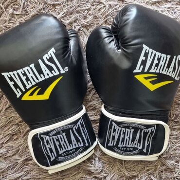 Перчатки: Боксерские перчатки Everlast 12oz – надёжность и комфорт для