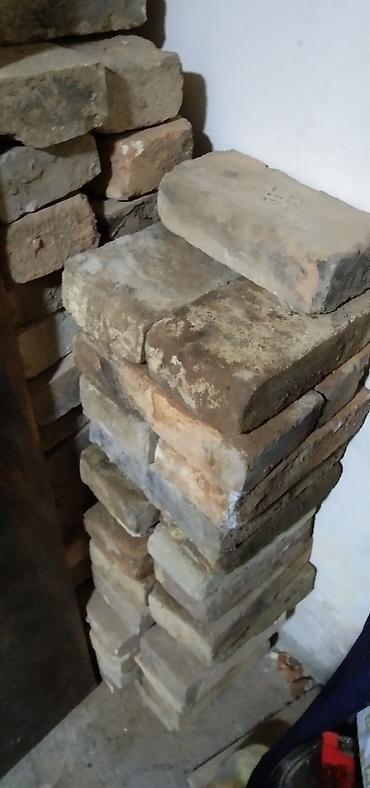 blok kərpic: Sovetin kerpici, yaxsi veziyyetdedir, islenmis. 150ədəd var adres — 3