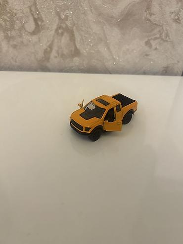 Avtomobil satışı: Qırmızı retro miniatür avtomobil modeli – “Beetle” üslubunda - — 10