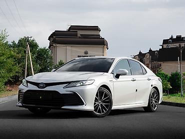 Toyota Camry: 2023 г., 2.5 л, Автомат, Гибрид, Седан