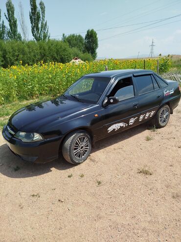 машына матиз: Черный седан Daewoo Nexia с тонированными окнами, оснащенный черными