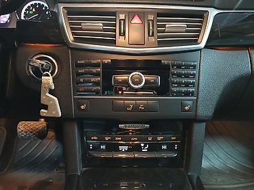 Другие автомобили: Седан бизнес‑класса темно‑бордового цвета. Кузов — классический — 9