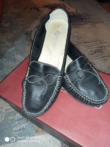 женские классические туфли на танкетке: Туфли 38, цвет - Черный