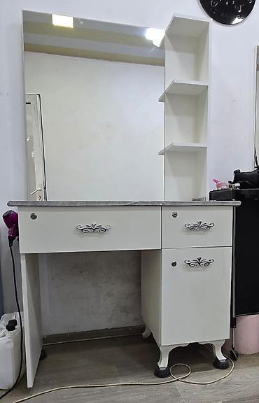 Salon masaları: İşlənmiş, Makiyaj üçün masa, Güzgülü — 2