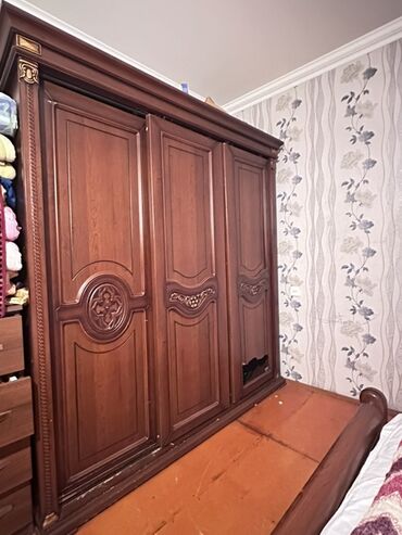 Kupe, 3 qapılı Düz dolab, Şifonyer